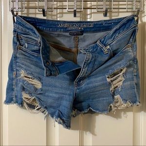 AEO Distressed Short